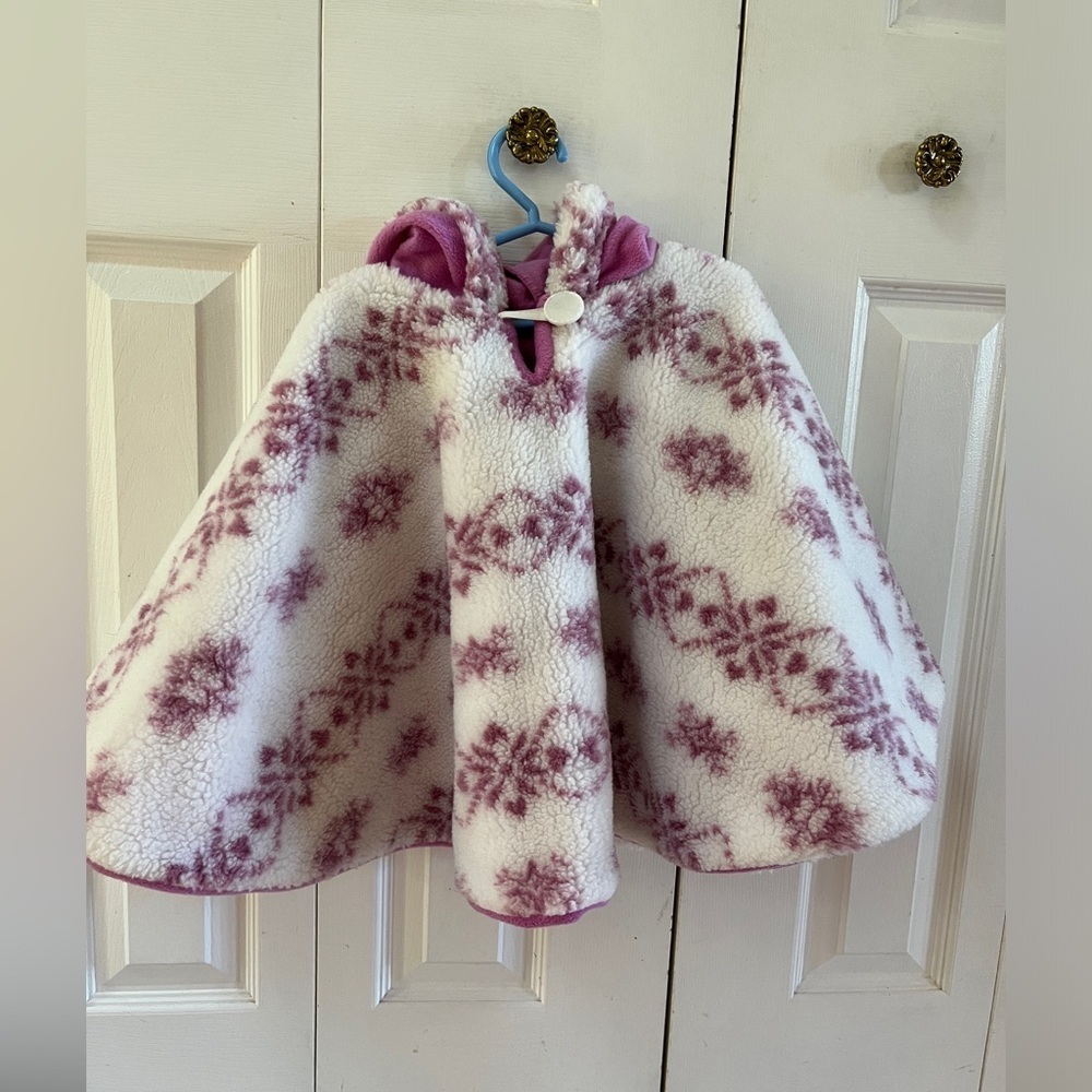 Poncho/cape girls size 3-4